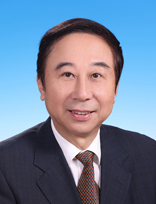        馮鞏，男，漢族，1957年12月生，民革黨員，中共黨員，研究生學(xué)歷，文學(xué)碩士學(xué)位，一級(jí)演員。       現(xiàn)任中國廣播藝術(shù)團(tuán)藝術(shù)總監(jiān)，民革中央副主席，中國文聯(lián)副主席，中國曲藝家協(xié)會(huì)主席。