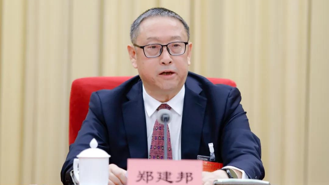 全國人大常委會(huì)副委員長、民革中央主席鄭建邦代表民革第十四屆中央常務(wù)委員會(huì)作工作報(bào)告