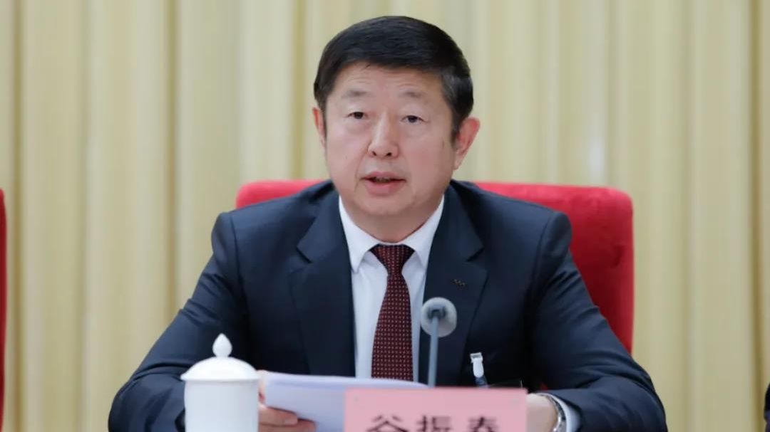 民革中央副主席、民革中央內(nèi)部監(jiān)督委員會(huì)主任谷振春代表民革第十四屆中央內(nèi)部監(jiān)督委員會(huì)作工作報(bào)告